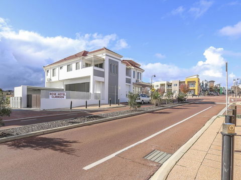 Rose Hotel Clarkson - Accommodation Gladstone 2