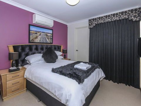 Rose Hotel Clarkson - Accommodation Gladstone 3