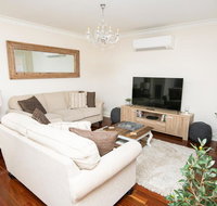 Roselawn Entertainer Large  Luxurious Sleeps 12 - Accommodation Gladstone