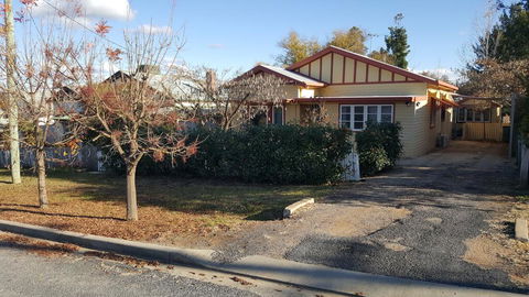 Rosslyn Cottages - Accommodation Gladstone 1