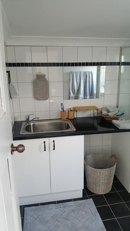 Rosslyn Cottages - Accommodation Gladstone 2