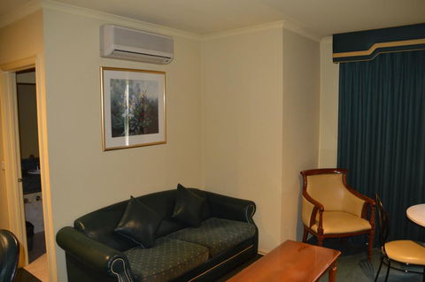 Rowville International Hotel - Accommodation Gladstone 1