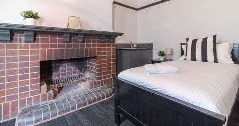 Royal Hotel Ryde - Accommodation Gladstone 2