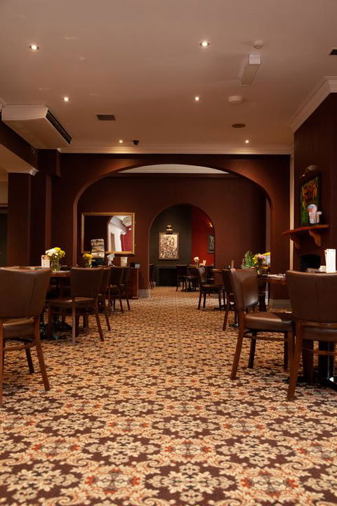 Royal Hotel Singleton - Accommodation Gladstone 3