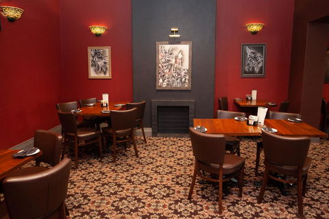 Royal Hotel Singleton - Accommodation Gladstone 2