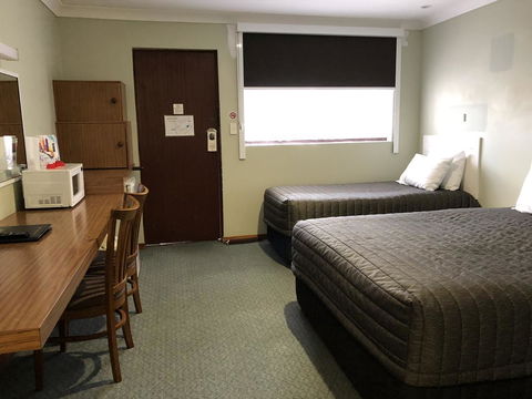 Roydons Motor Inn - Accommodation Gladstone 2