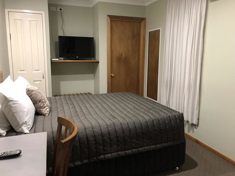 Roydons Motor Inn - Accommodation Gladstone 3