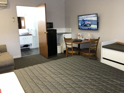 Roydons Motor Inn - Accommodation Gladstone 1