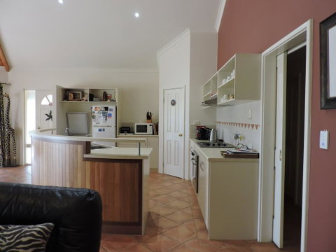 Rural Hideaway - Yallingup - Accommodation Gladstone 2