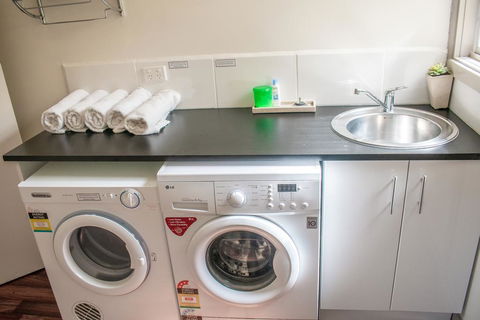 Russell Falls Holiday Cottages - Accommodation Gladstone 1