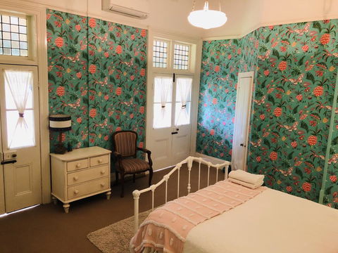 Russley Rural Retreat - Accommodation Gladstone 2