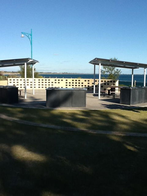 Safety Bay Guest House - Accommodation Gladstone 3
