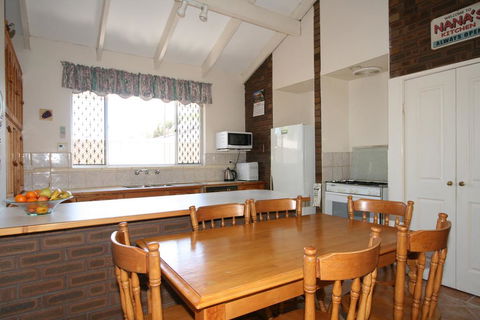 Safety Bay Guest House - Accommodation Gladstone 2