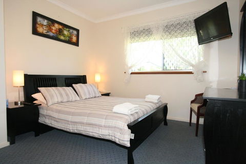 Safety Bay Guest House - Accommodation Gladstone 1