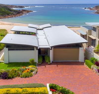 Sails on the Beachfront - Exclusive Seaside Home - Accommodation Gladstone