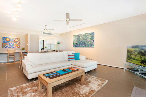 Saltwater Suites - 1,2 & 3 Bed Waterfront Apartments - Accommodation Gladstone 1