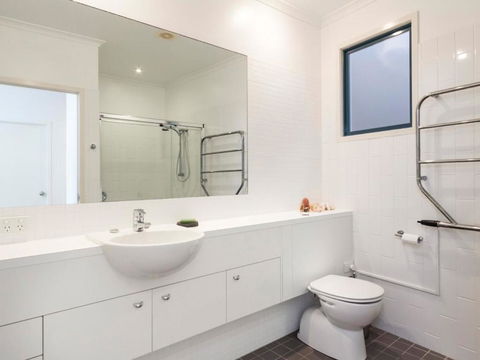 Saltwater Unit 4 - Accommodation Gladstone 1