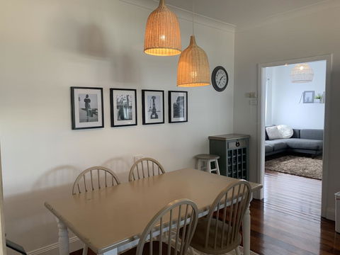 Salty Cottage Northam - Accommodation Gladstone 1