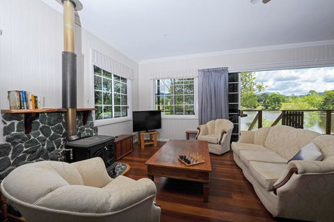 Samford Lakes - Accommodation Gladstone 0