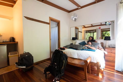 Samurai Beach Bungalows - Port Stephens YHA - Accommodation Gladstone 1