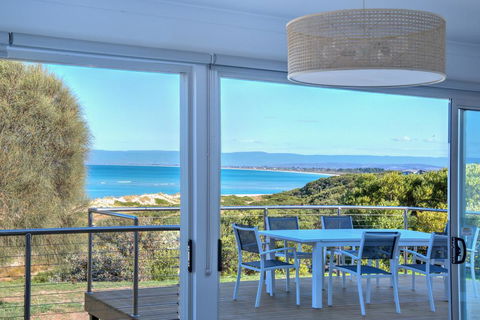 Sandbar Beach House - Accommodation Gladstone 0