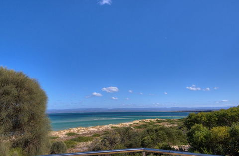 Sandbar Beach House - Accommodation Gladstone 3