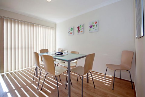 Sandcastles, 2/23 Robinson Street - Accommodation Gladstone 2