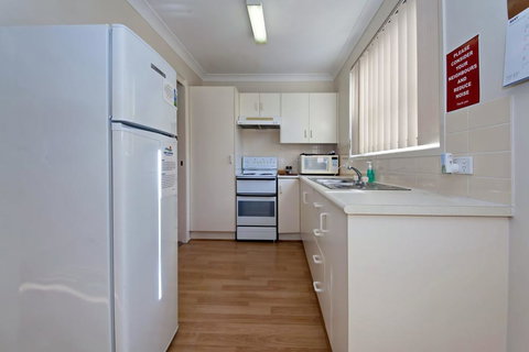 Sandcastles, 2/23 Robinson Street - Accommodation Gladstone 3