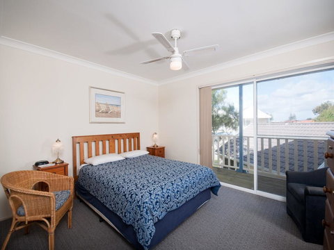 Sandcastles, 21/23 Robinson Street - Accommodation Gladstone 1