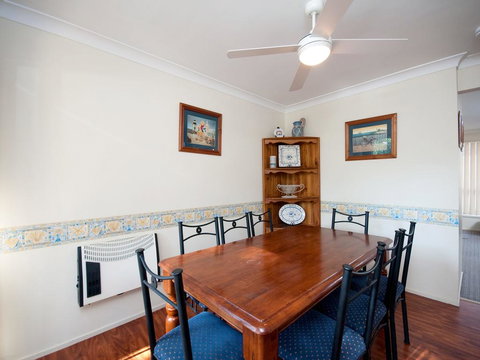 Sandcastles, 21/23 Robinson Street - Accommodation Gladstone 2