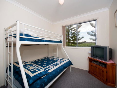 Sandcastles, 21/23 Robinson Street - Accommodation Gladstone 3