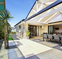 Sandy Bottom - Pet Friendly - 3 Min Walk to Beach - Accommodation Gladstone