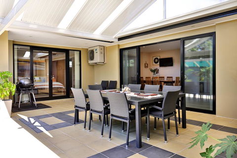 Sandy Bottom - Pet Friendly - 3 Min Walk To Beach - Accommodation Gladstone 1