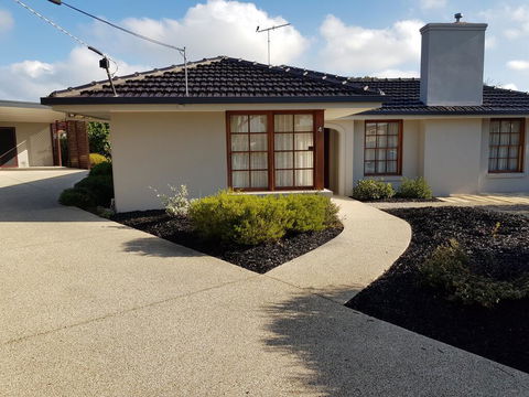 Sandy Bottoms - Accommodation Gladstone 0