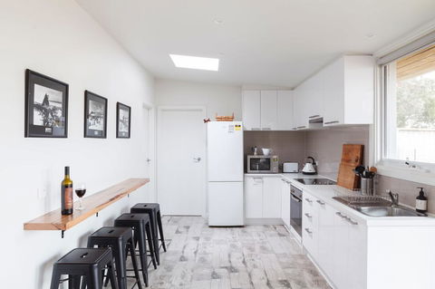 Sandy Point Hideaway - Accommodation Gladstone 2