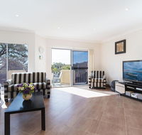 Sandy Point Luxury' 117a Sandy Point Road - air con  foxtel - Accommodation Gladstone