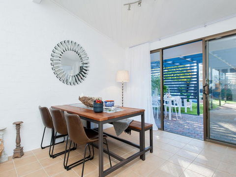 Sandy Point Road, 51 - Accommodation Gladstone 1