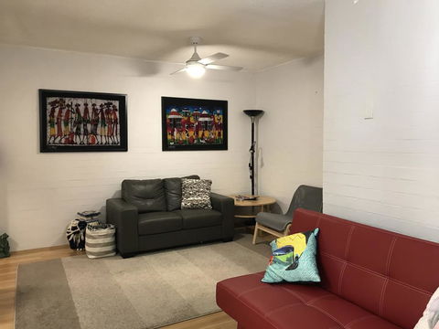 Santa Monica Apartment - Accommodation Gladstone 0