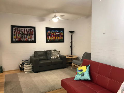 Santa Monica Apartment - Accommodation Gladstone 2