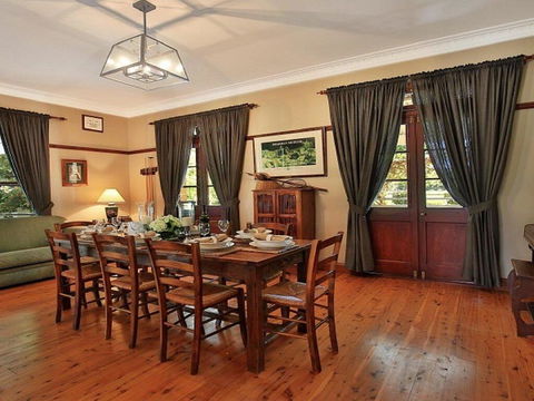 Sarnia - Period Home In Garden Oasis With Pool - Accommodation Gladstone 3