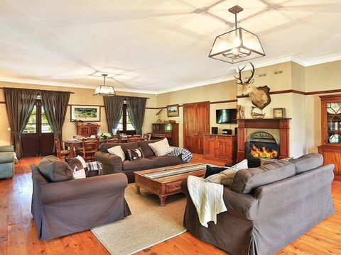 Sarnia - Period Home In Garden Oasis With Pool - Accommodation Gladstone 2