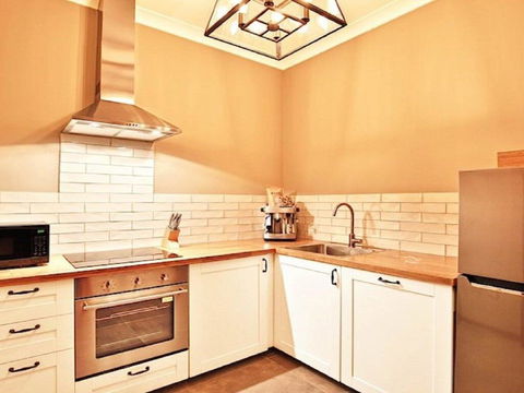 Sarnia - Period Home In Garden Oasis With Pool - Accommodation Gladstone 1
