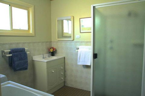Schoolhouse Cottage American River - Accommodation Gladstone 0