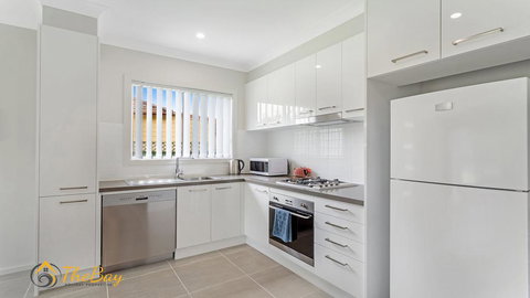 Scott Street Couples Getaway - Accommodation Gladstone 3
