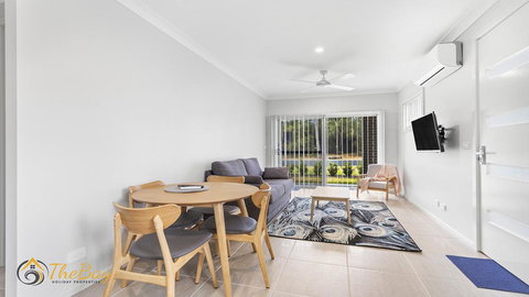 Scott Street Couples Getaway - Accommodation Gladstone 1