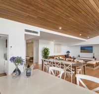 Sea la Vie 2 Luxury Apartment in Coffs Harbour Jetty with pool views and walking distance to the beach - Accommodation Gladstone
