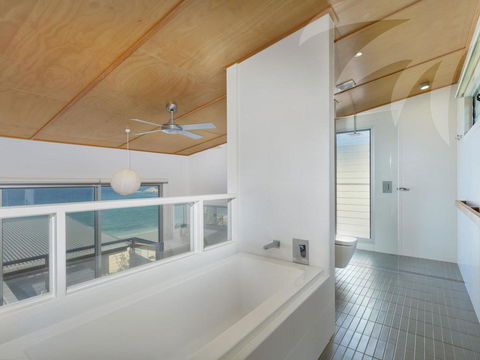 Sea Shack - Accommodation Gladstone 3