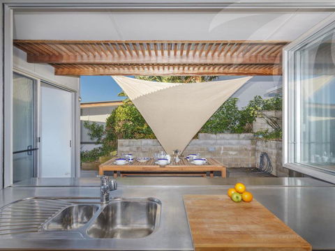 Sea Shack - Accommodation Gladstone 1