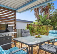 Sea Shack - renovated 1950's beach house - Accommodation Gladstone