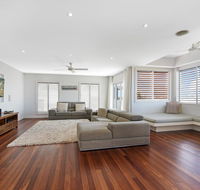 Sea Splash 75 Lorikeet Drive - Accommodation Gladstone